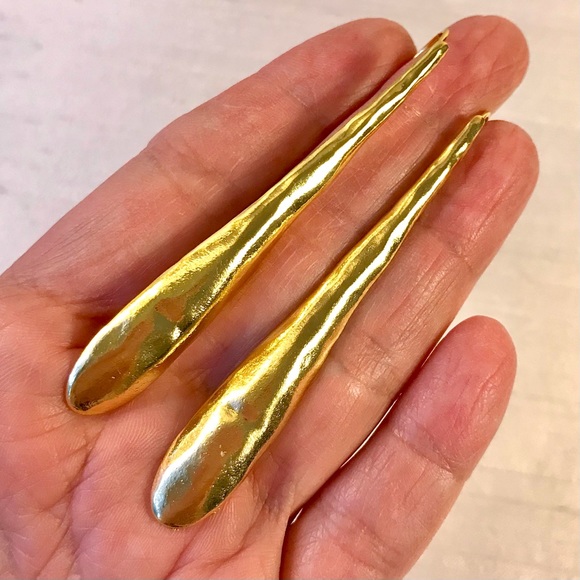 Elongated Golden Drop Earrings - Picture 4 of 7